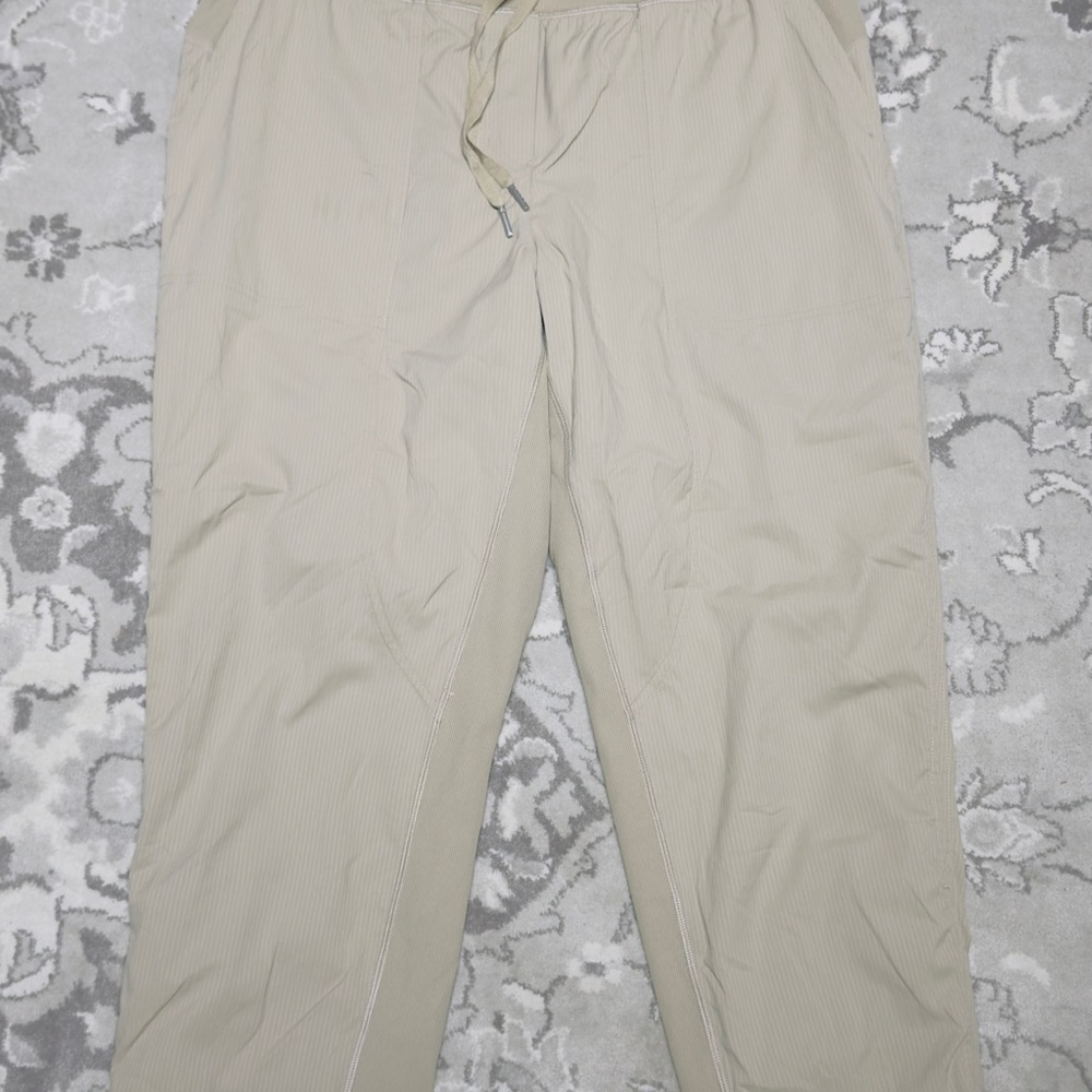 Lululemon Women's Dance Studio Mid-Rise Cropped Pants